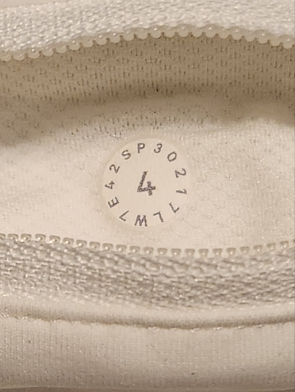 Lululemon Run Times Shorts. White. Size 4. NEW - Picture 3 of 7